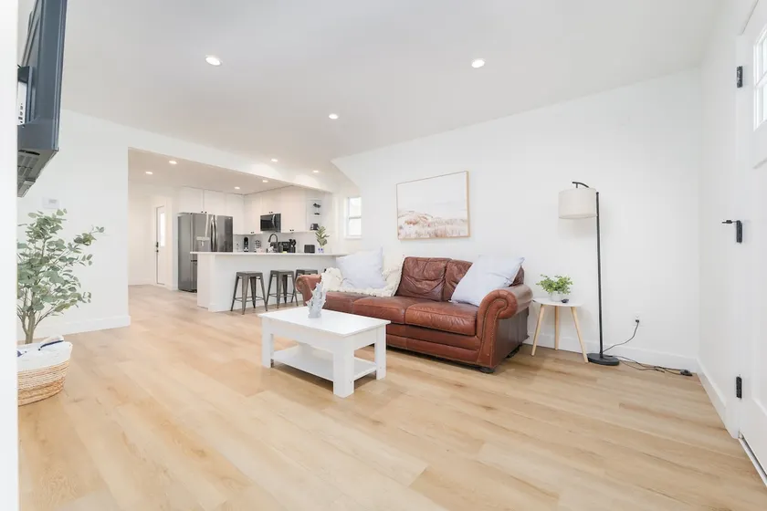 Beautiful beach condo with ocean views - Image 1