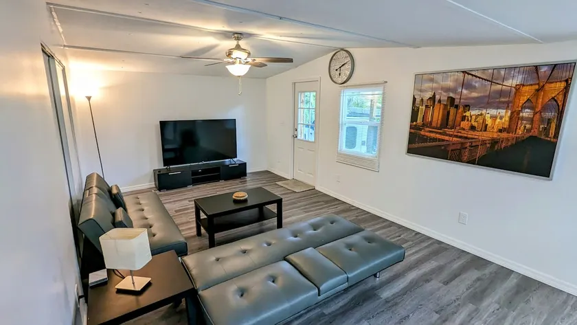 Modern House in Leesburg! - Image 1