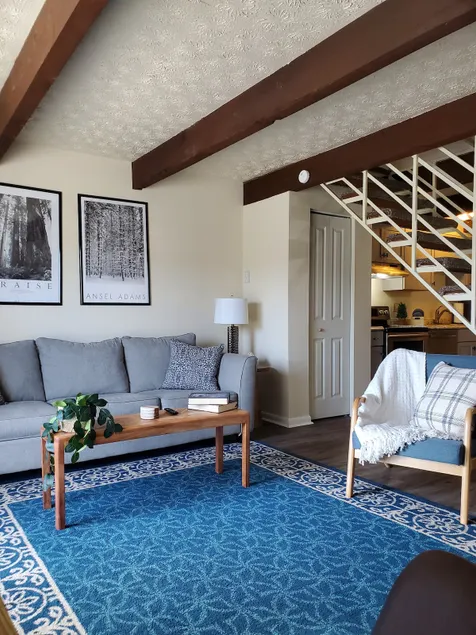 Serene 2BR Apt-Centrally Located - Image 1
