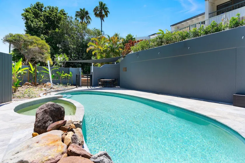 Yarraga Tropical Escape with Pool & Private Rooftop - Image 1