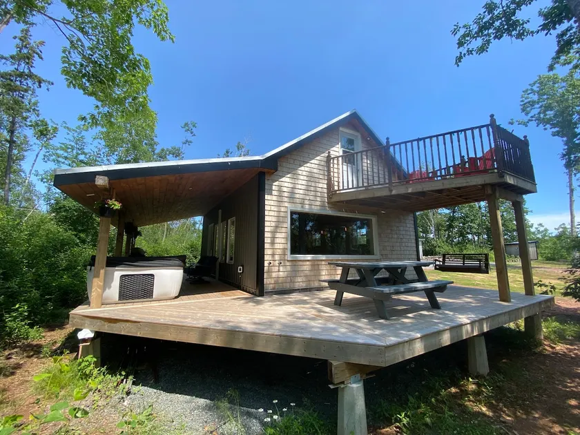 Murray House Hot Tub River Retreat - Image 1