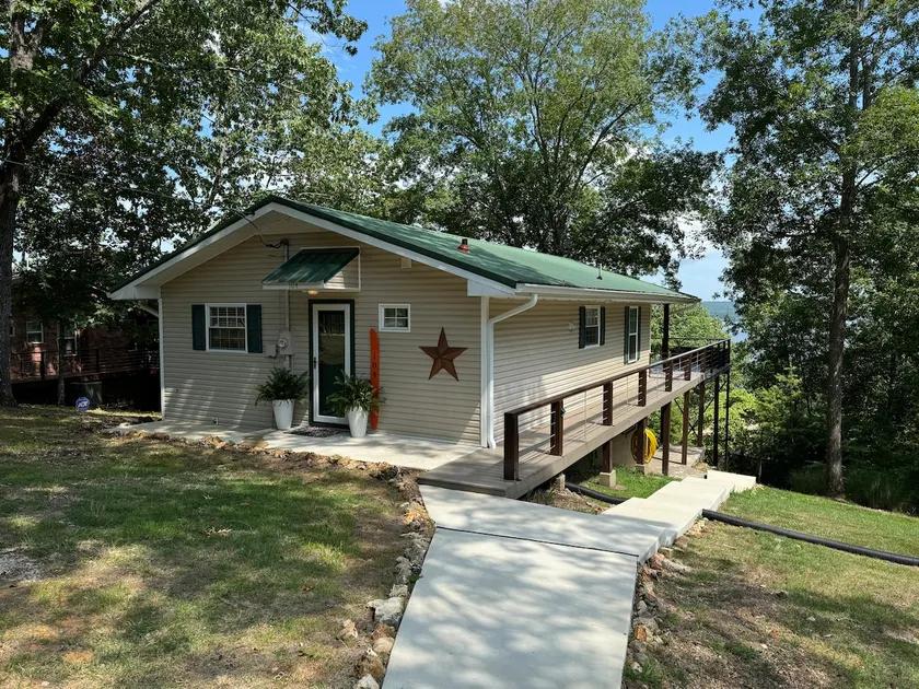Poseidon’s Point - Waterview - 3BR/2BA Cabin - Image 1