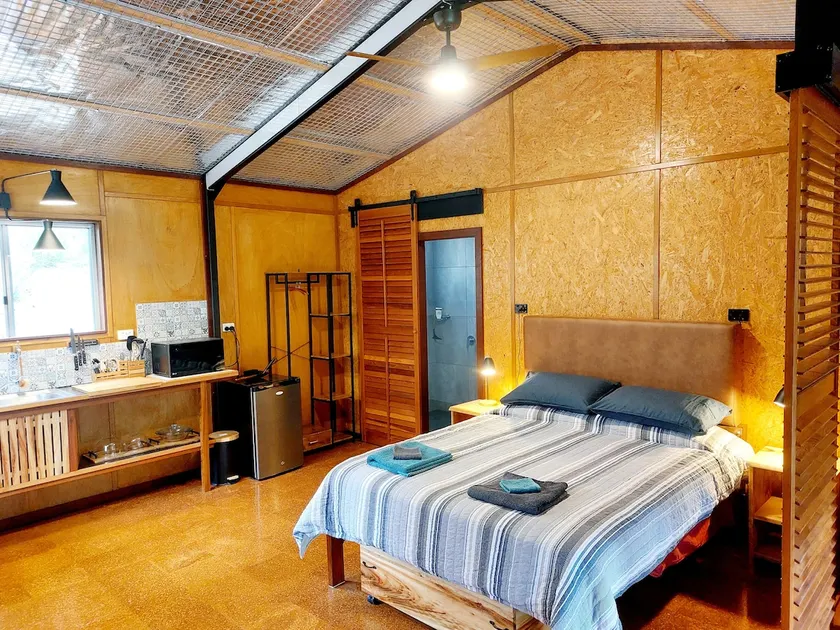 Hinterland holiday cabin - Image 1
