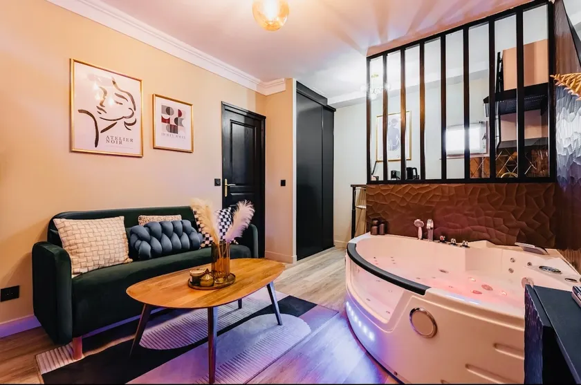 Jacuzzi Deluxe - Penthouse - Image 1