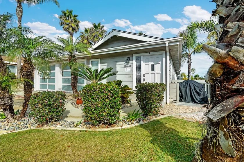 Sunny Beach Oasis: Walk to Beach, Best Location! - Image 1