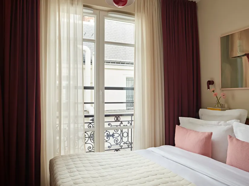 Numa | Standard Room near Champs Élysées - Image 1