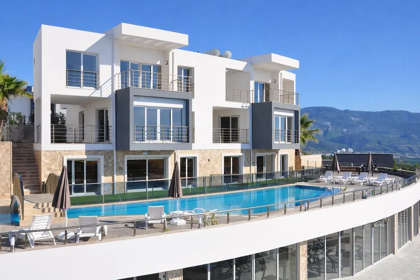 Garden Oasis with Resort Pools - Image 1