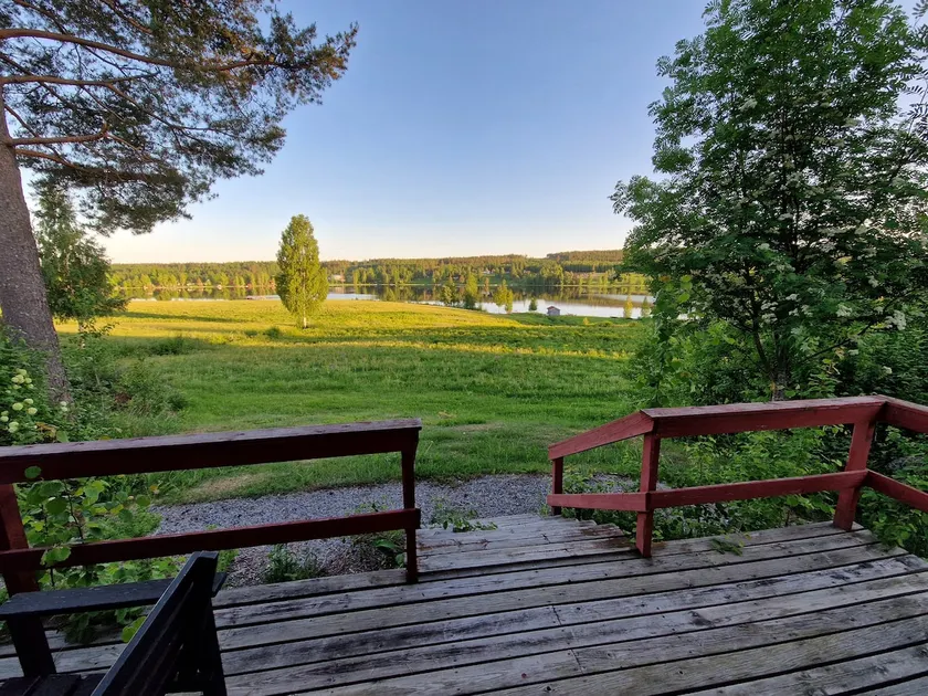 Cabin with lake view - Image 1