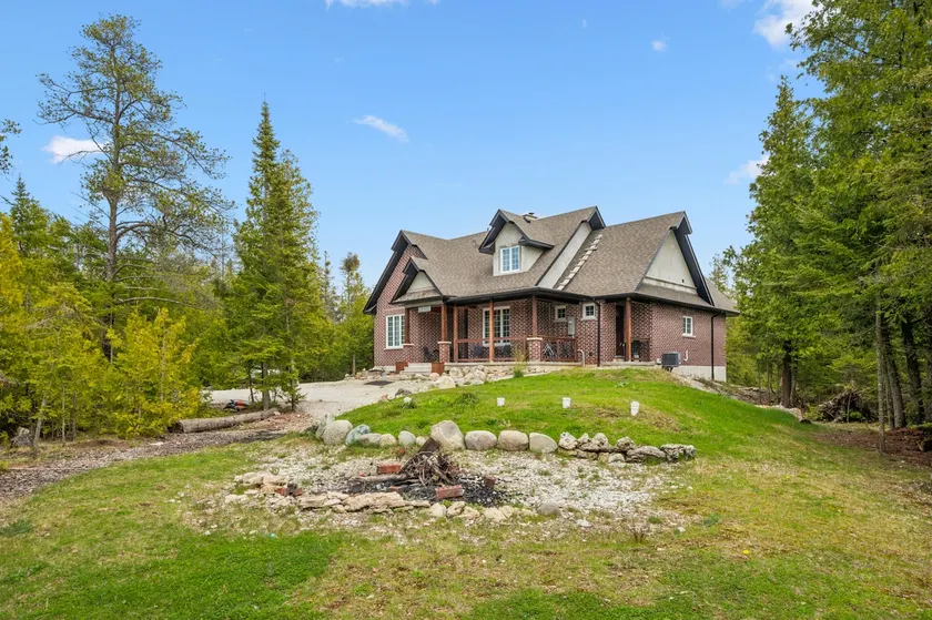 Brick House | Waterfront | 4 BDR | Tobermory - Image 1