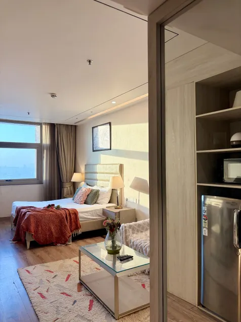 Gorgeous Studio with Netflix - Image 1