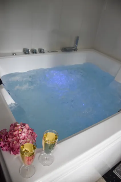 Cozy apartment with whirlpool. - Image 1