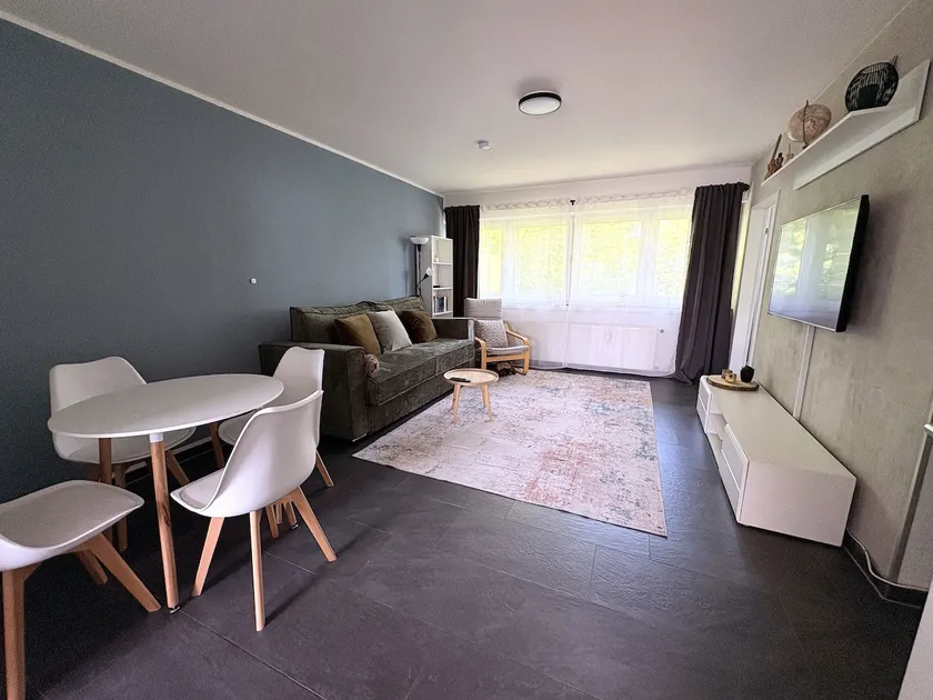 Modern Apartment | Sleeps 4, Parking - Image 1