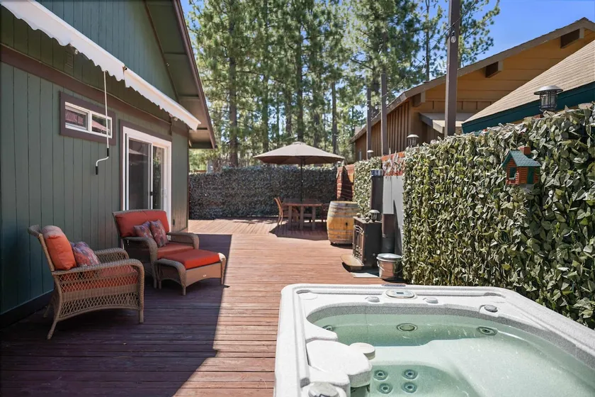 Big Bear Retreat - 2 Fireplaces, Deck, Barbecue, Fenced Yard - Image 1