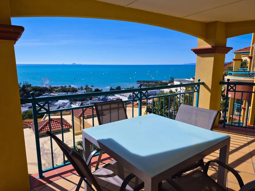 Airlie Beach & Island Views - Image 1
