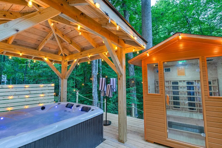 DuPont Cabin 2 with Hottub/Sauna - Image 1