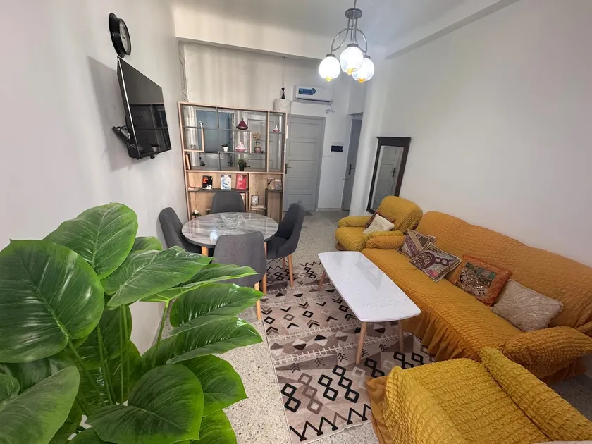 Urban Oasis in Algiers' Heart - Image 1