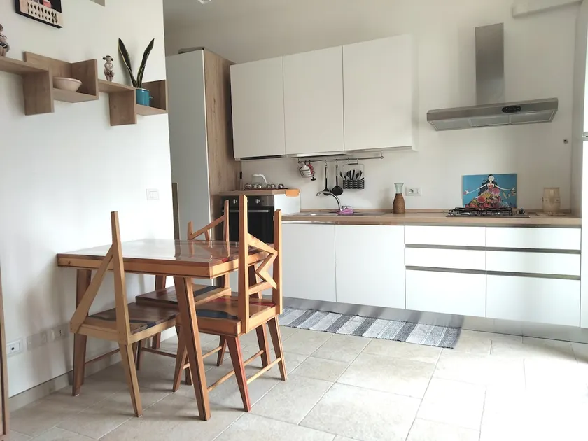 A stone's throw from the sea and garage - Image 1