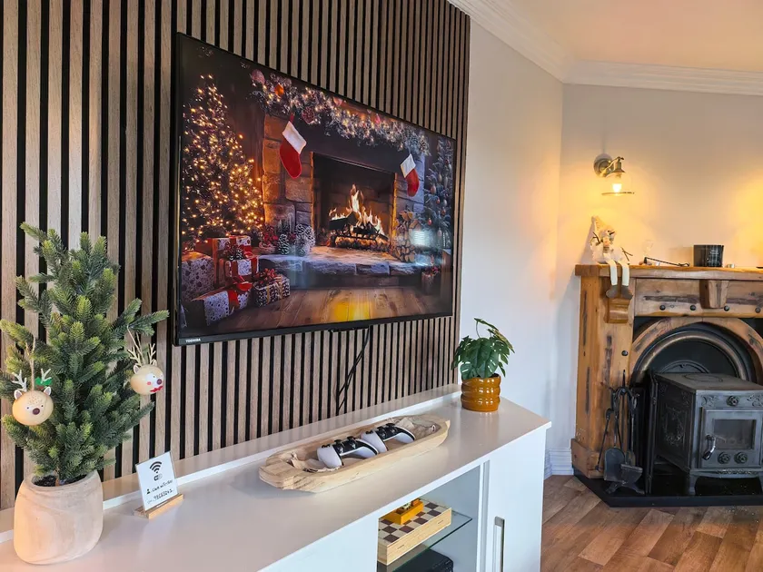 Luxury Coastal Fiáin Retreat •Sunroom• Fireplace • - Image 1