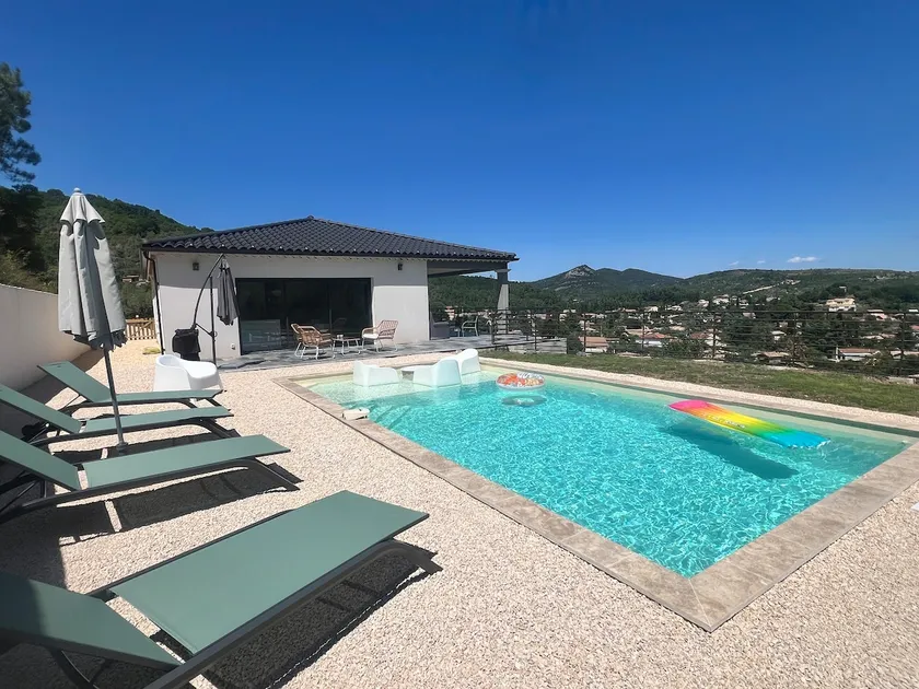 Villa with pool and nice view, not overlooked - Image 1