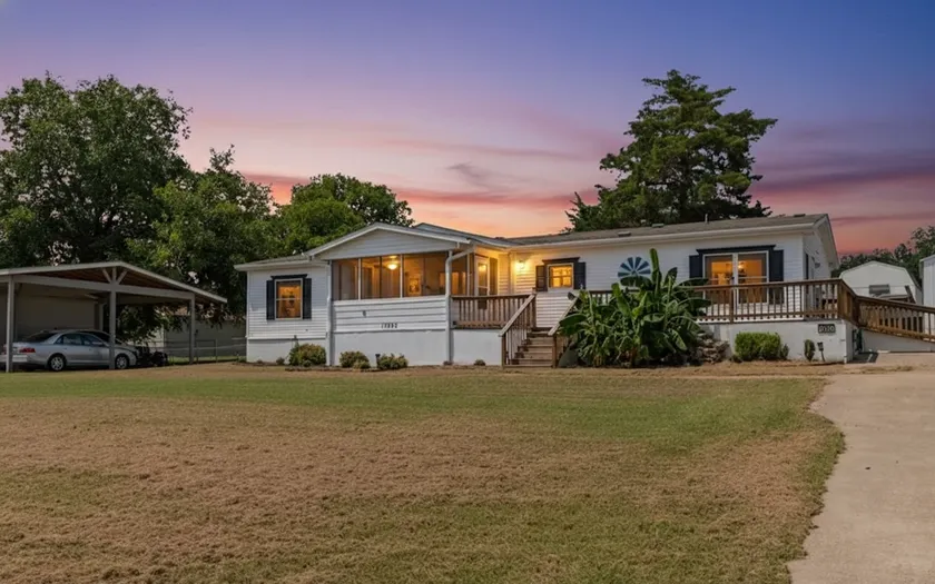 Cozy Spacious Lake House • Walk to Cedar Creek - Image 1