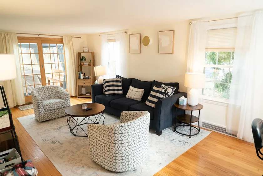 5-star Renovated 3BR 𝓱𝓸𝓶𝓮 & deck by SU/Upstate - Image 1