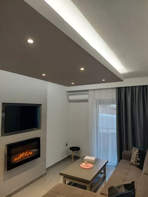 Chrisa's house - Image 1