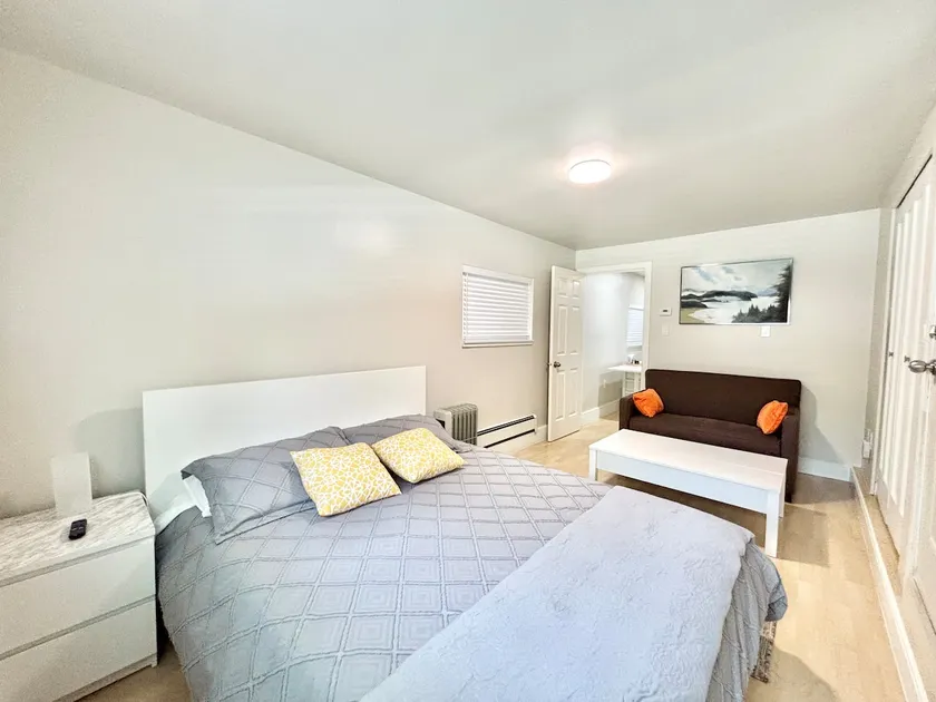 Modern Guest Suite in North Delta - Image 1