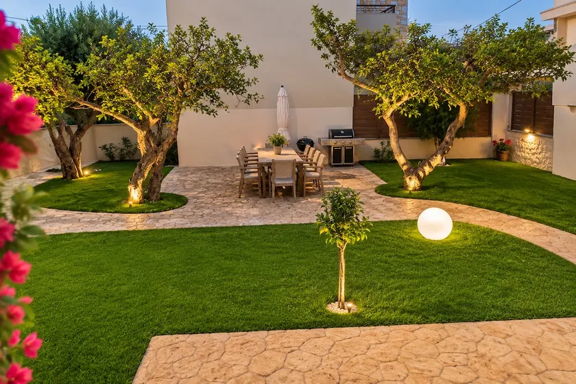 Vari Garden Guest House - Image 1