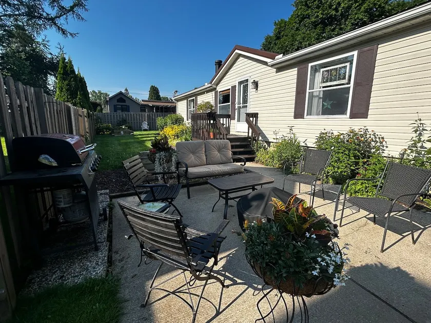 Lakeside Home on Willow Street - Image 1