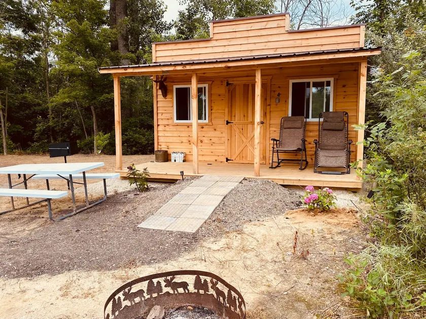 Safari cabin #4 on pond - Image 1