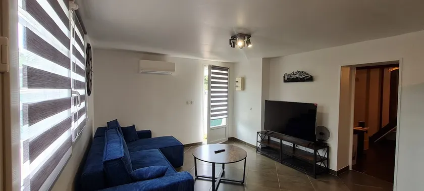 Apartment with garden near Aix-en-Provence - Image 1