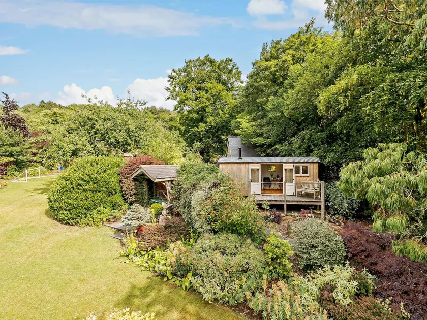 1 Bed in Welshpool oc-92796 - Image 1