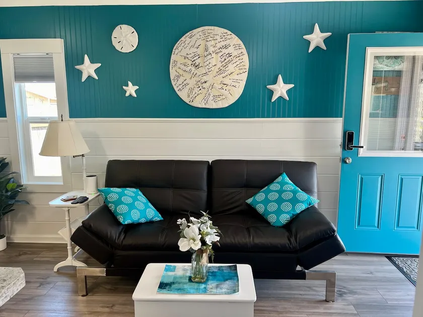 12 Sand Dollar Hideaway Charming 1BR Sleeps 4 - Image 1
