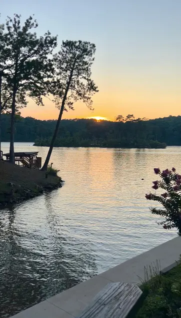 QualityTime | Waterfront Cabin - Image 1