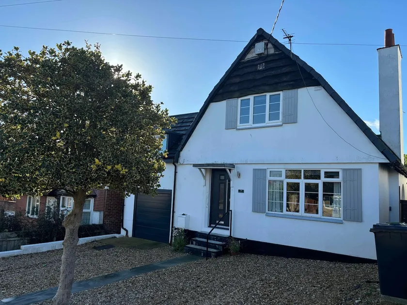 The Mills house - Modern 5 bed with sea views. - Image 1