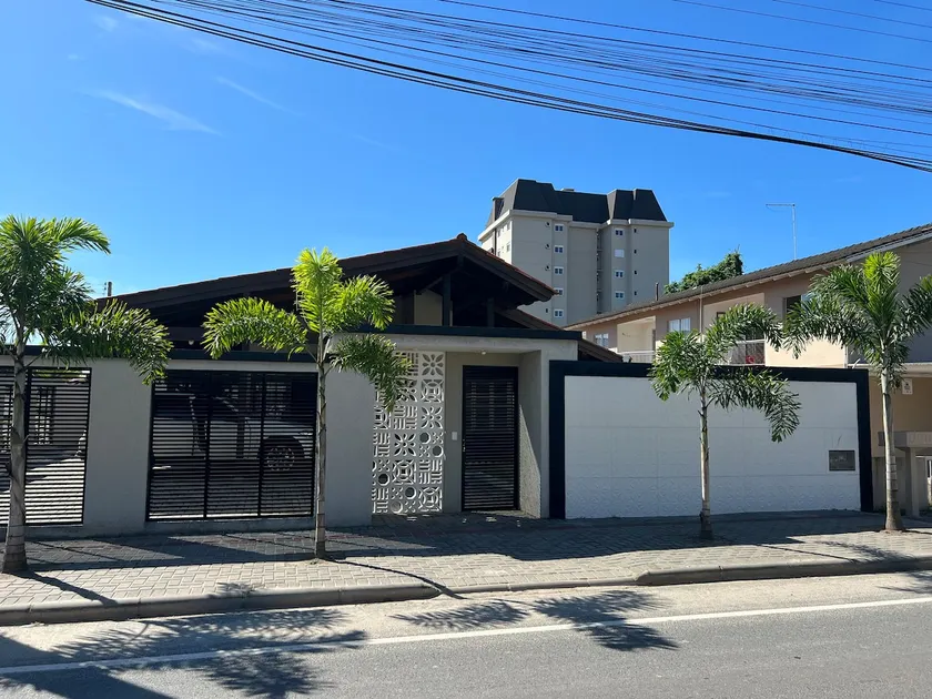 House one block from the sea (Complete and spacious) - Image 1