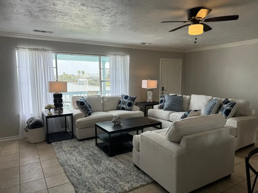 Galveston house on the water - Image 1