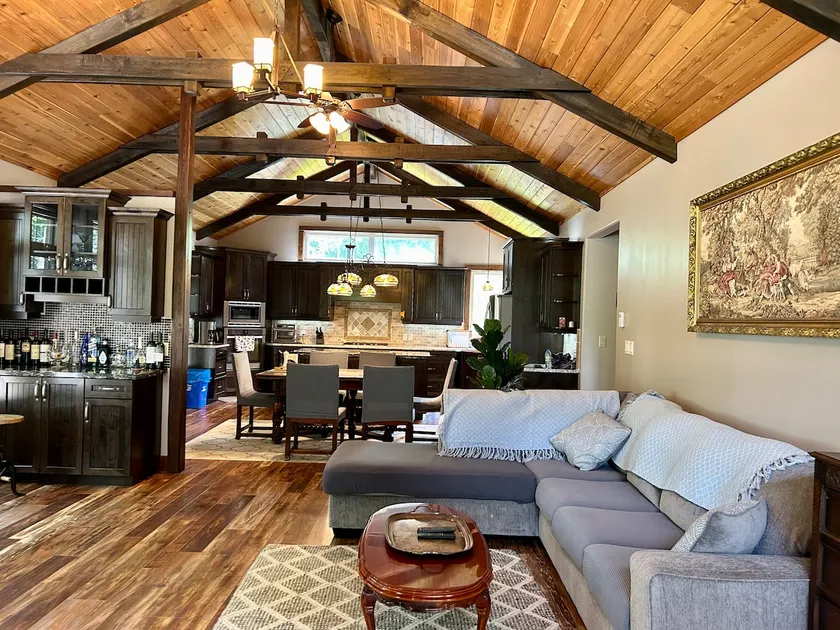 Home Grandview - Image 1
