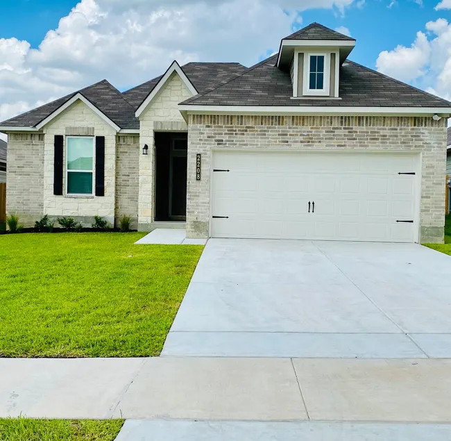 New! Howdy Haus! 5 miles from Kyle Field! - Image 1