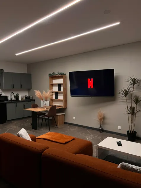 Modern apartment with Jacuzzi - Image 1