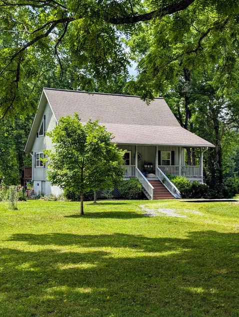 Open- No Flood Damage! Charming & Cozy River House - Image 1