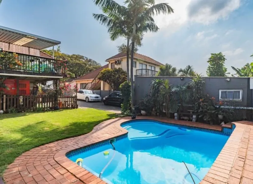 The pool house oasis - Image 1