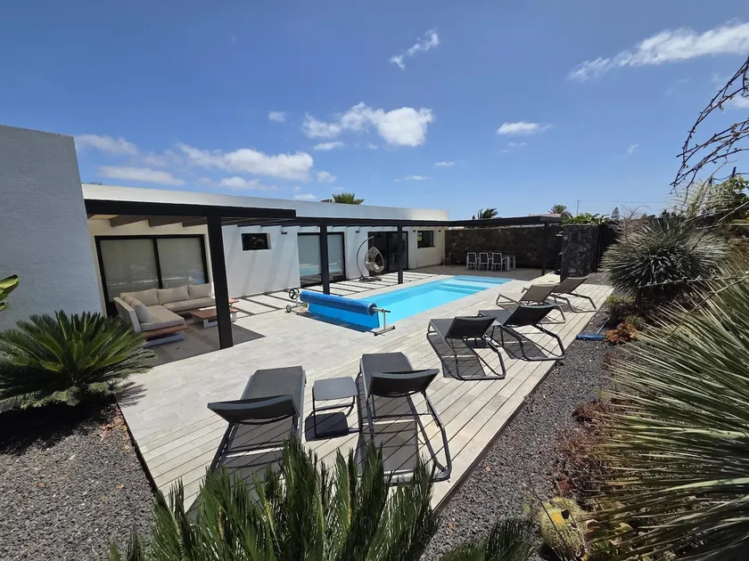 Casa Carica with heated pool in Lajares - Image 1