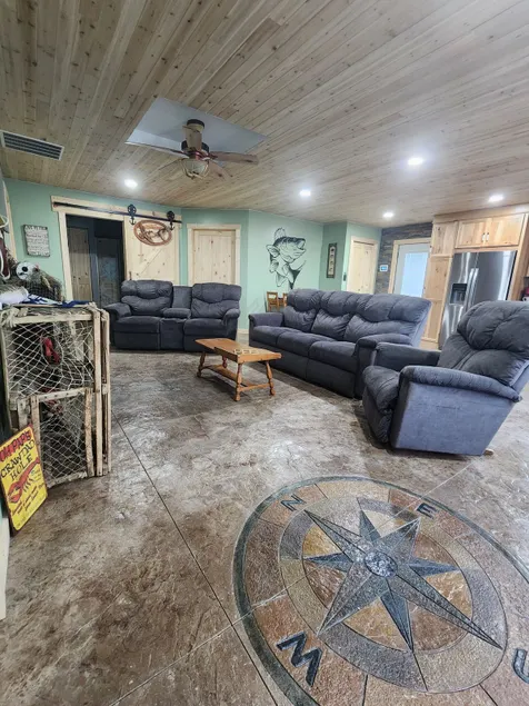 Dry Dock Lodge - Image 1