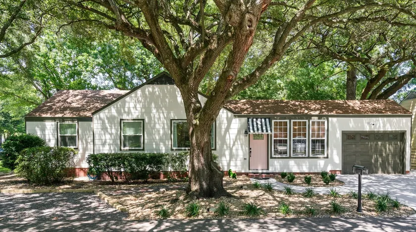 •Charleston Cottage• central to Airport & Downtown - Image 1