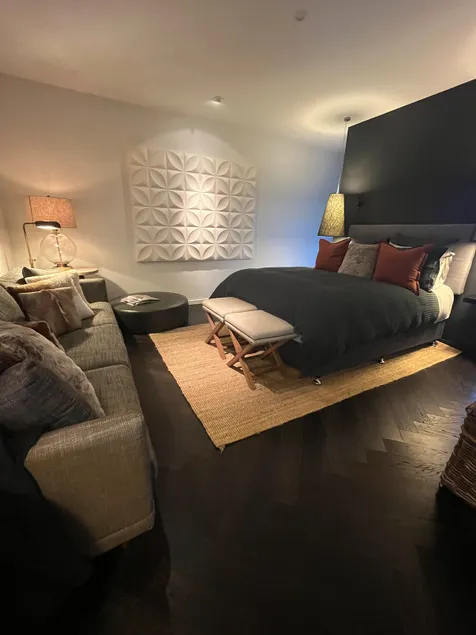 Oakwood Guesthouse - Image 1