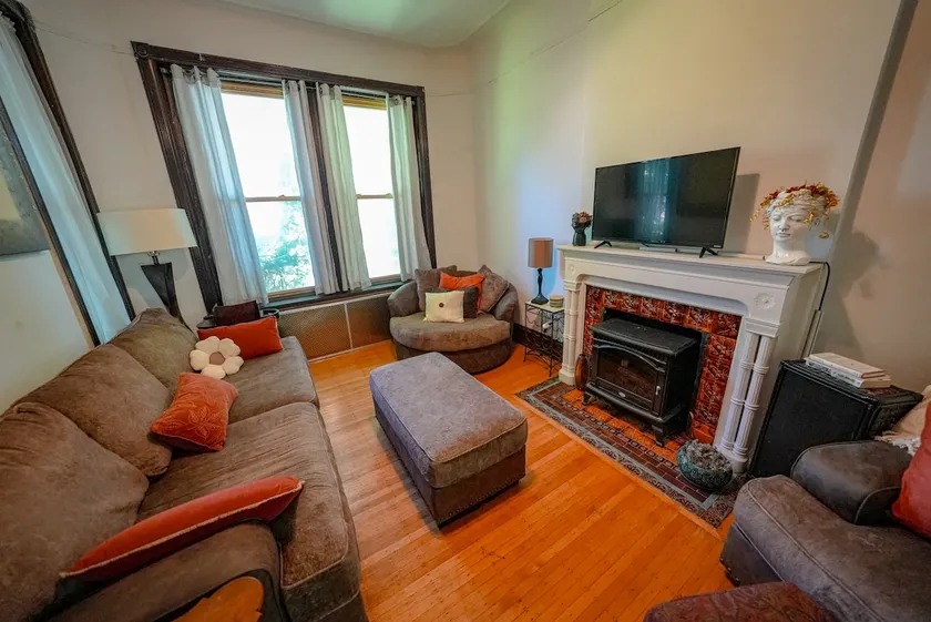 Historic Bronzeville Wellness Retreat/Hot tub - Image 1