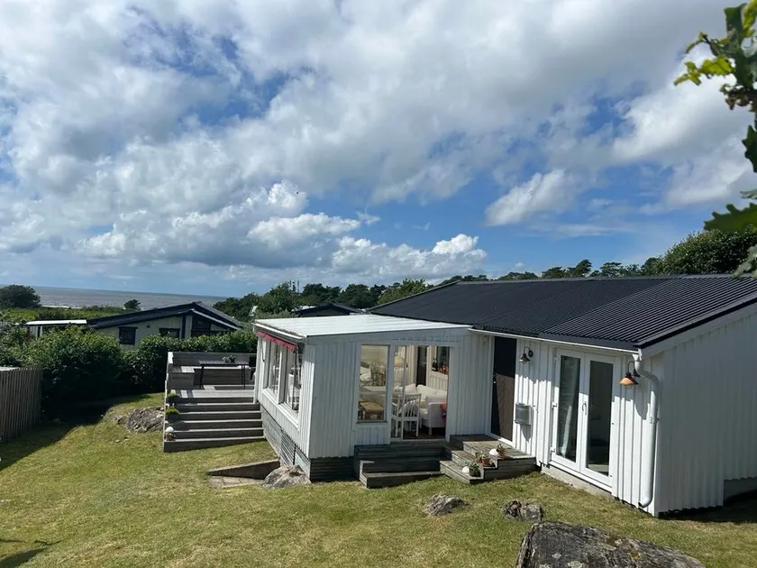 Beachfront cottage on Grimsholmen - Image 1