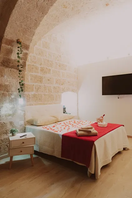 Suite Romeo & Jiuliet with jacuzzi in the center - Image 1