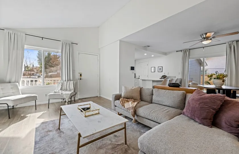 Modern Private 3B/2BA Home & Spacious Yard - Image 1